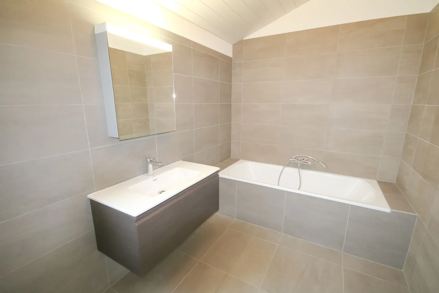 Villa con 4,5 camere e cantina - Foto 7 di 10