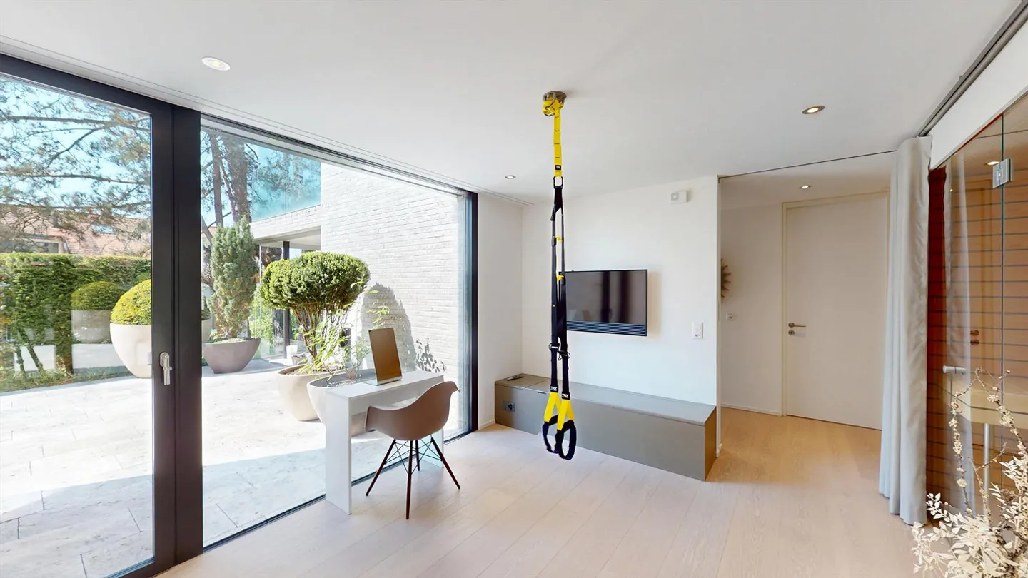 Exclusive 2.5-room garden apartment in the best location of Bottmingen Beautiful living with winter garden - Photo 4 of 10