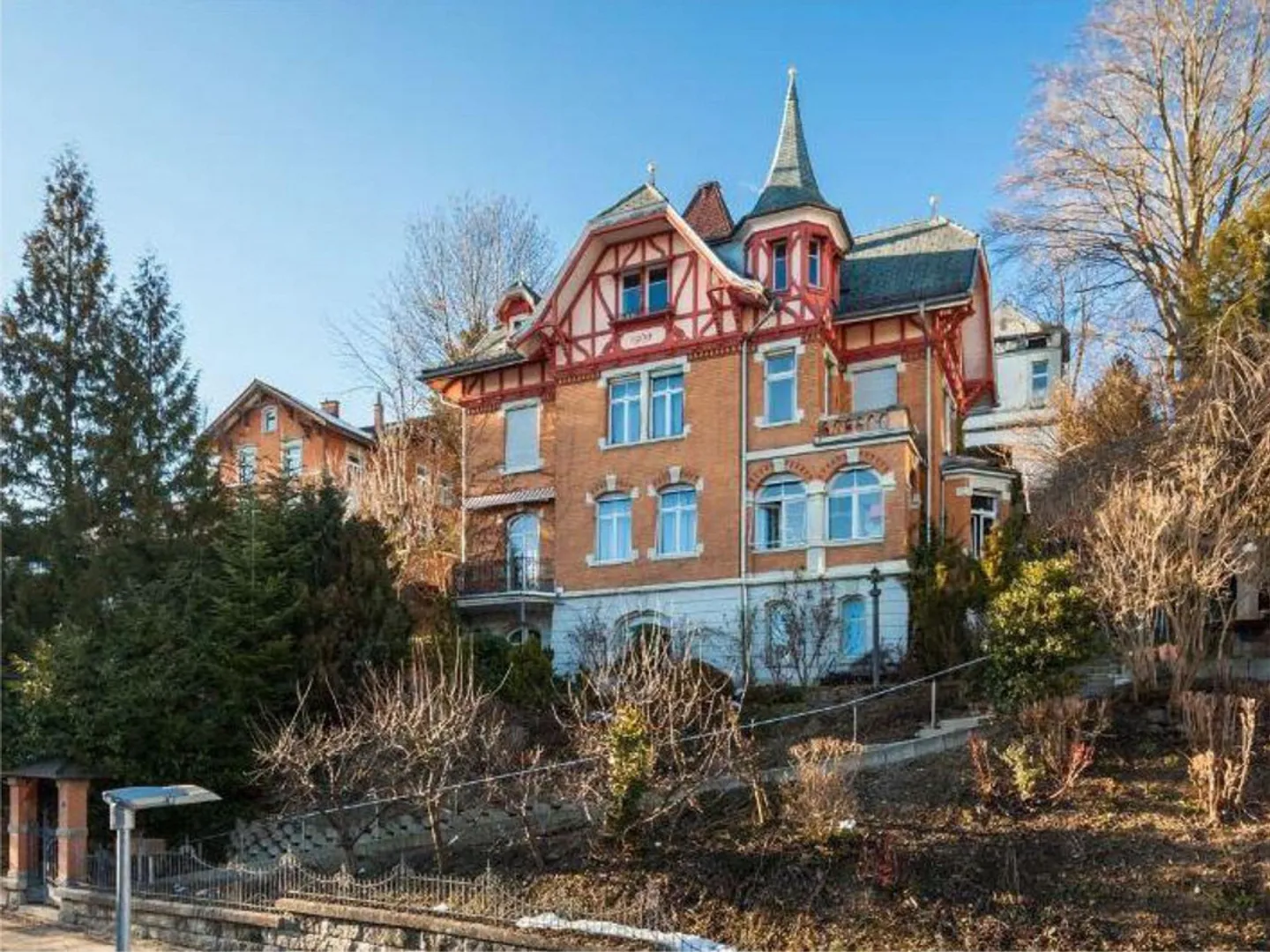 Vivere in una villa in stile Liberty a Rosenberg - Foto 1 di 9