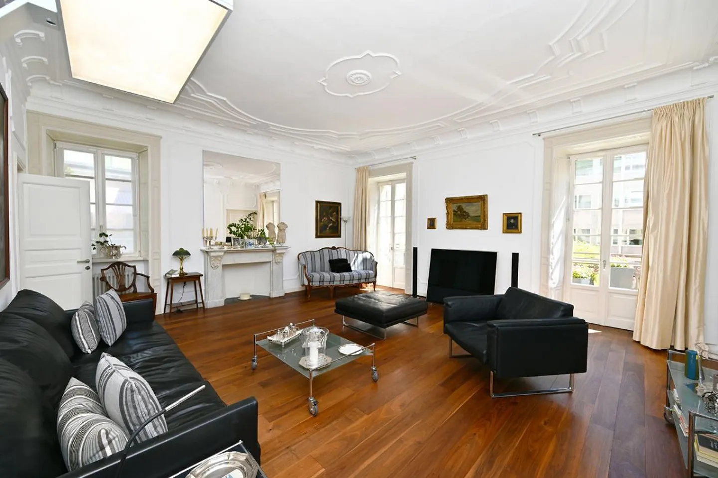 Elegant Noble Apartment for Sale in the Heart of Lugano - Photo 1 of 20