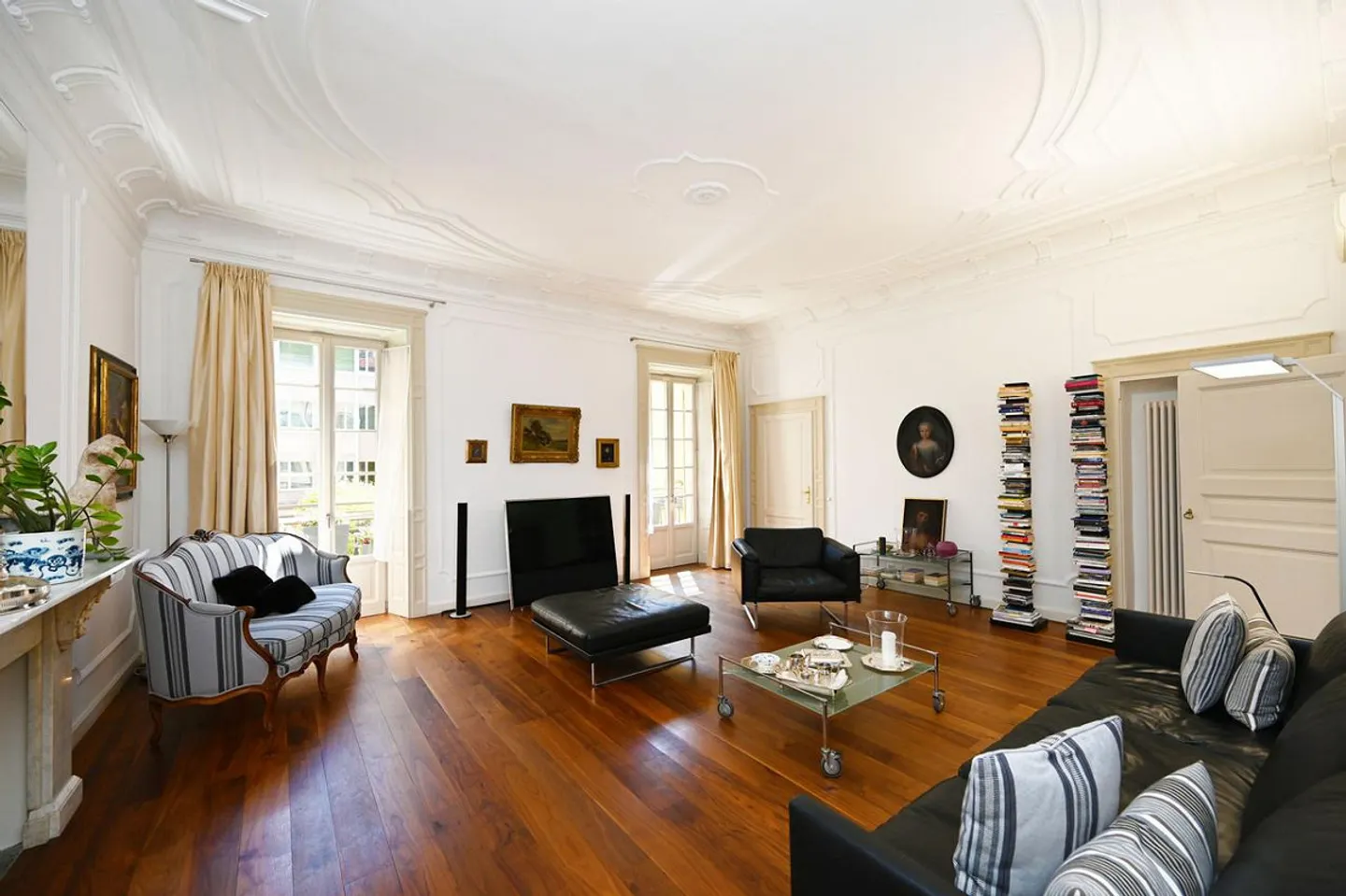 Elegant Noble Apartment for Sale in the Heart of Lugano - Photo 2 of 20