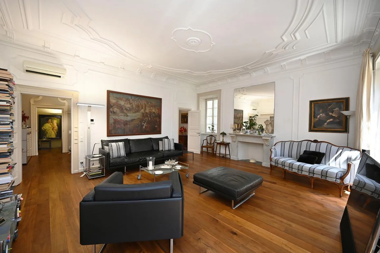 Elegant Noble Apartment for Sale in the Heart of Lugano - Photo 3 of 20