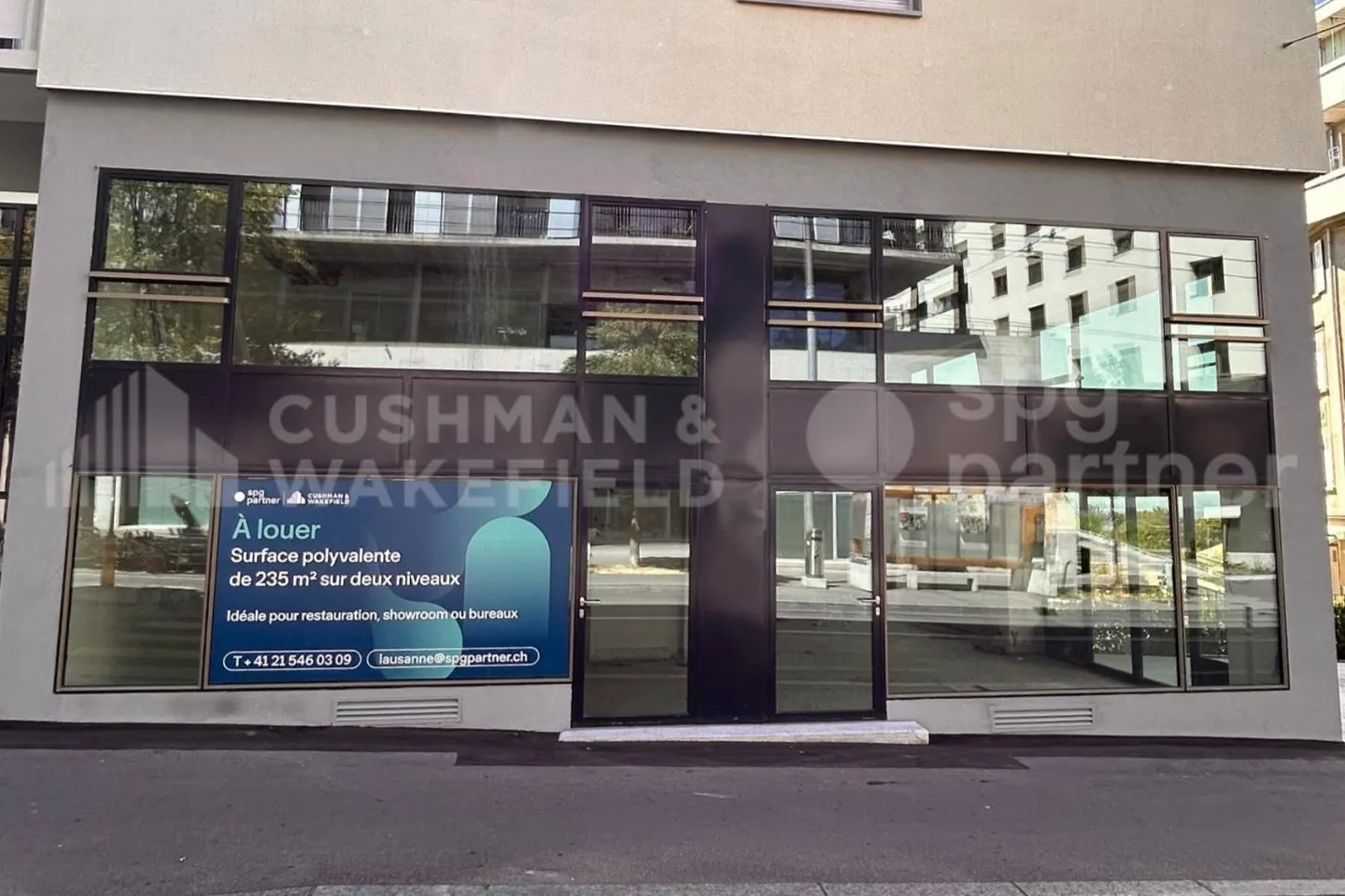 Bright commercial space of 235 m² on two levels - Morges 163 - Photo 2 of 12