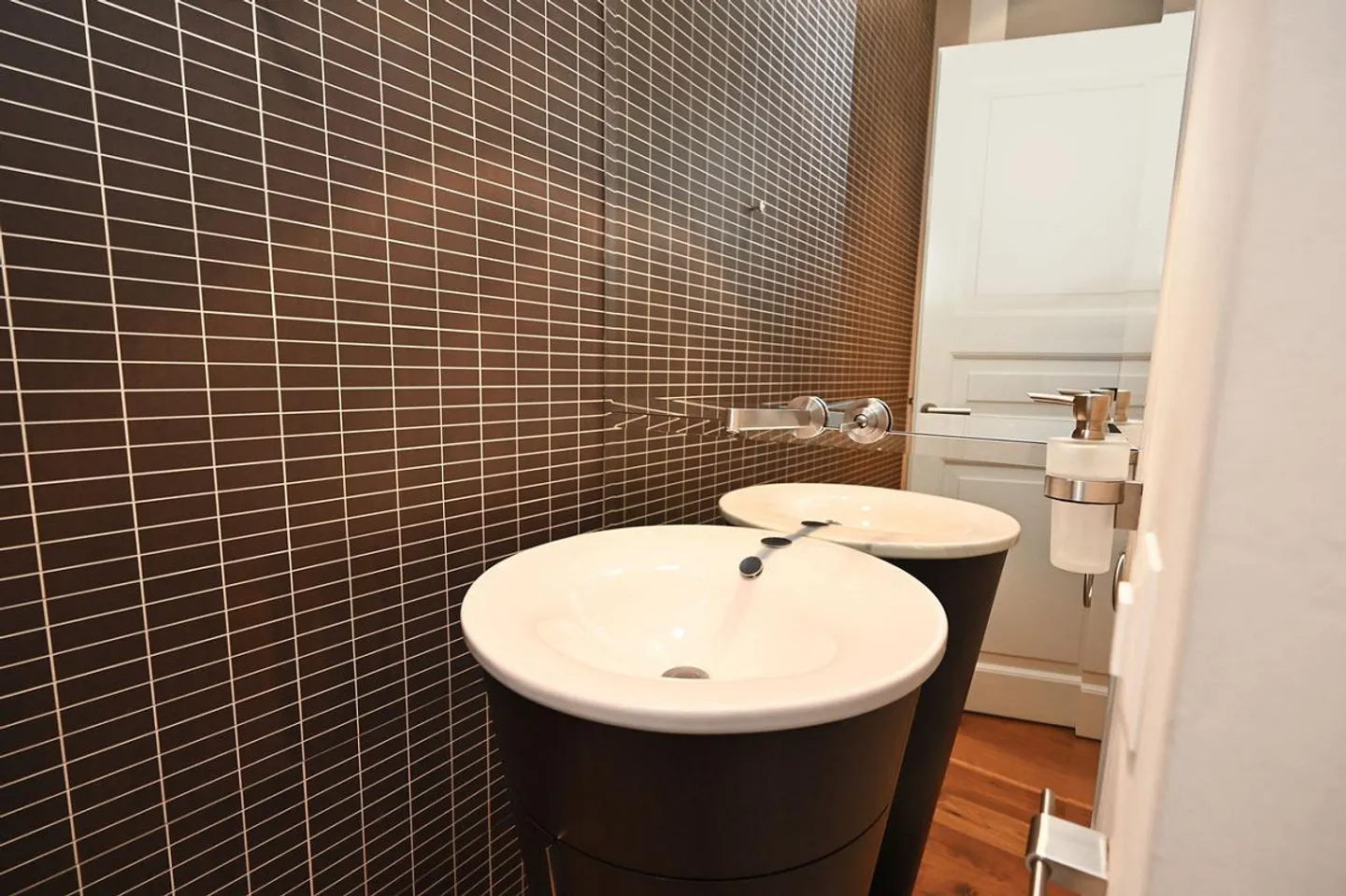 Elegant Noble Apartment for Sale in the Heart of Lugano - Photo 15 of 20