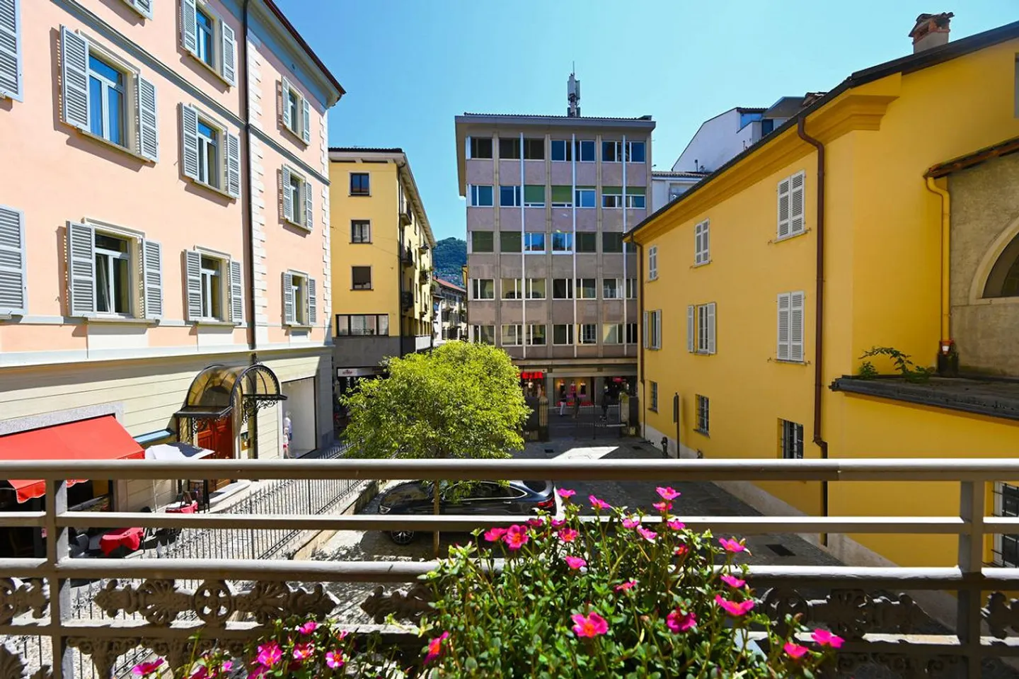 Elegant Noble Apartment for Sale in the Heart of Lugano - Photo 5 of 20
