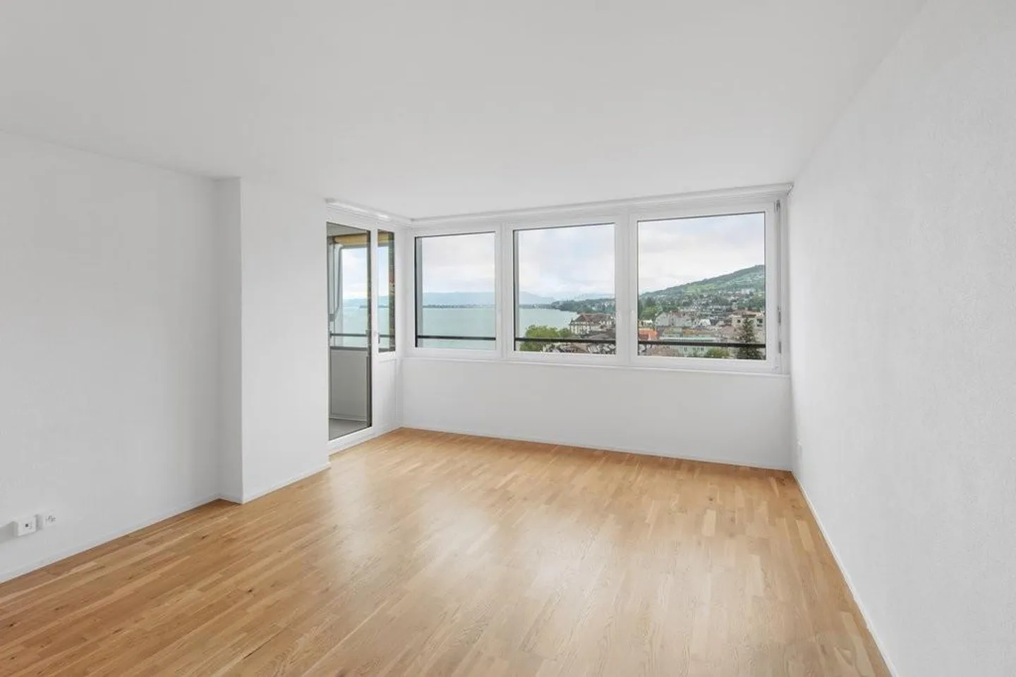 Goditi la vita direttamente sul lago con una vista mozzafiato - Foto 5 di 7