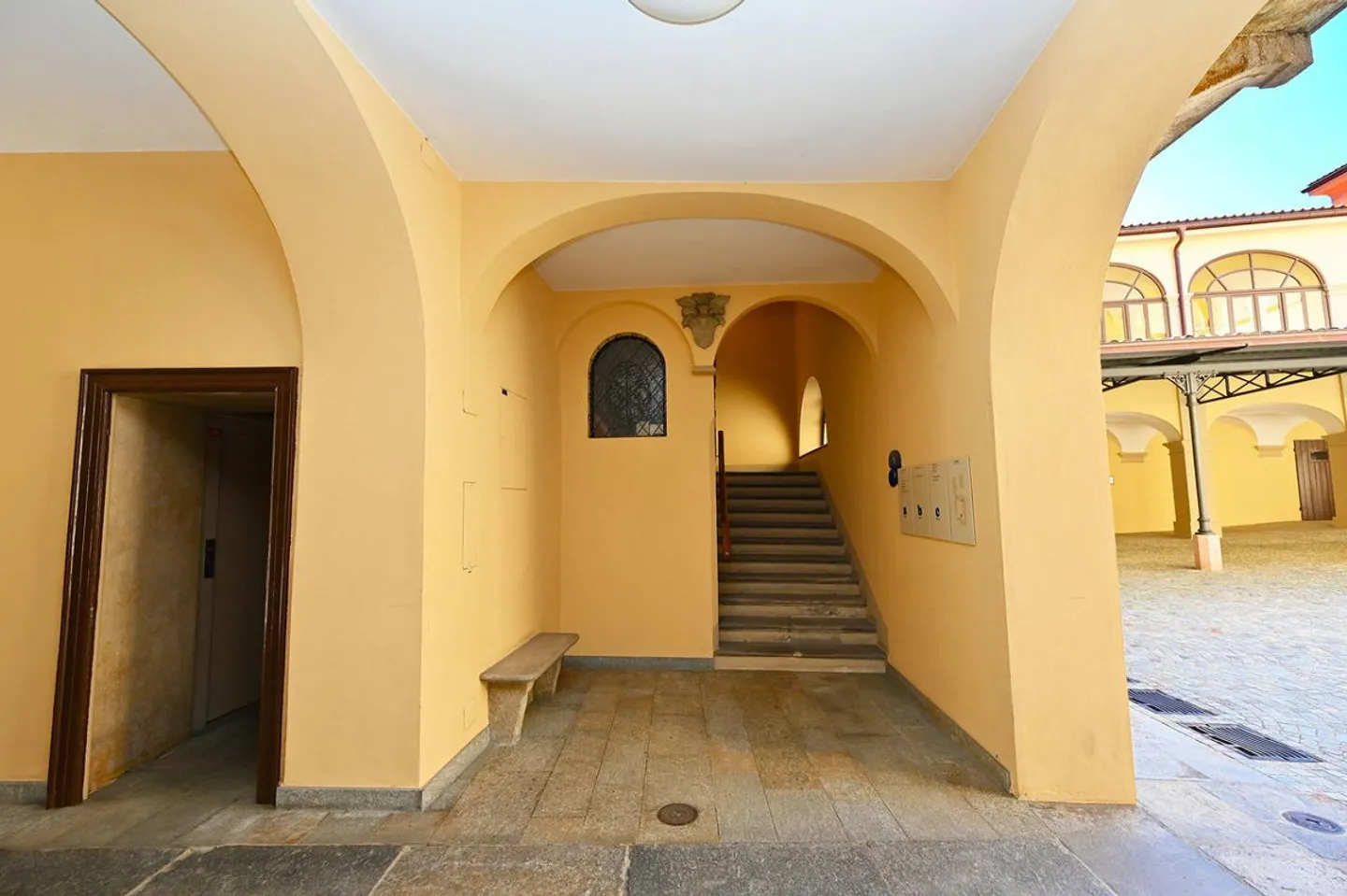 Elegant Noble Apartment for Sale in the Heart of Lugano - Photo 17 of 20