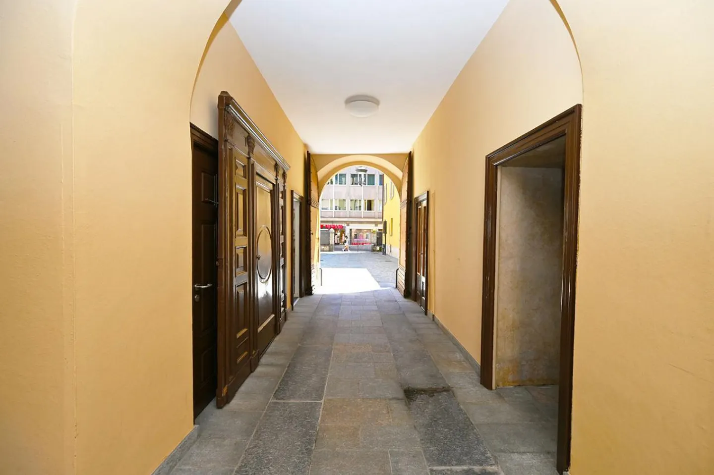 Elegant Noble Apartment for Sale in the Heart of Lugano - Photo 18 of 20
