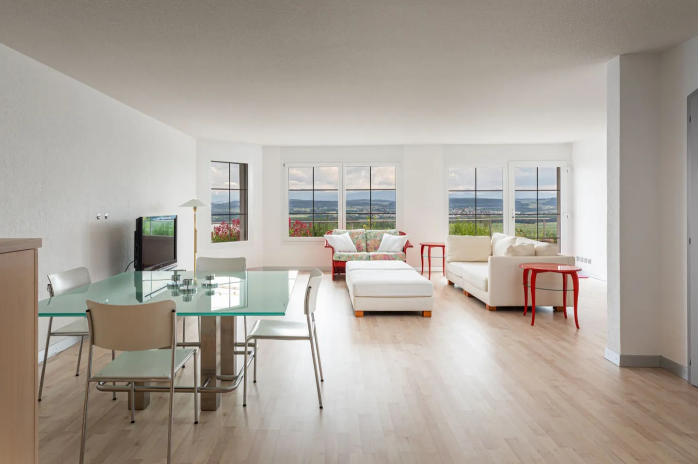 Architectural Elegance Meets Panoramic View of Lake Murten - Villa in Bellerive (Vully-les-Lacs) - Photo 27 of 35