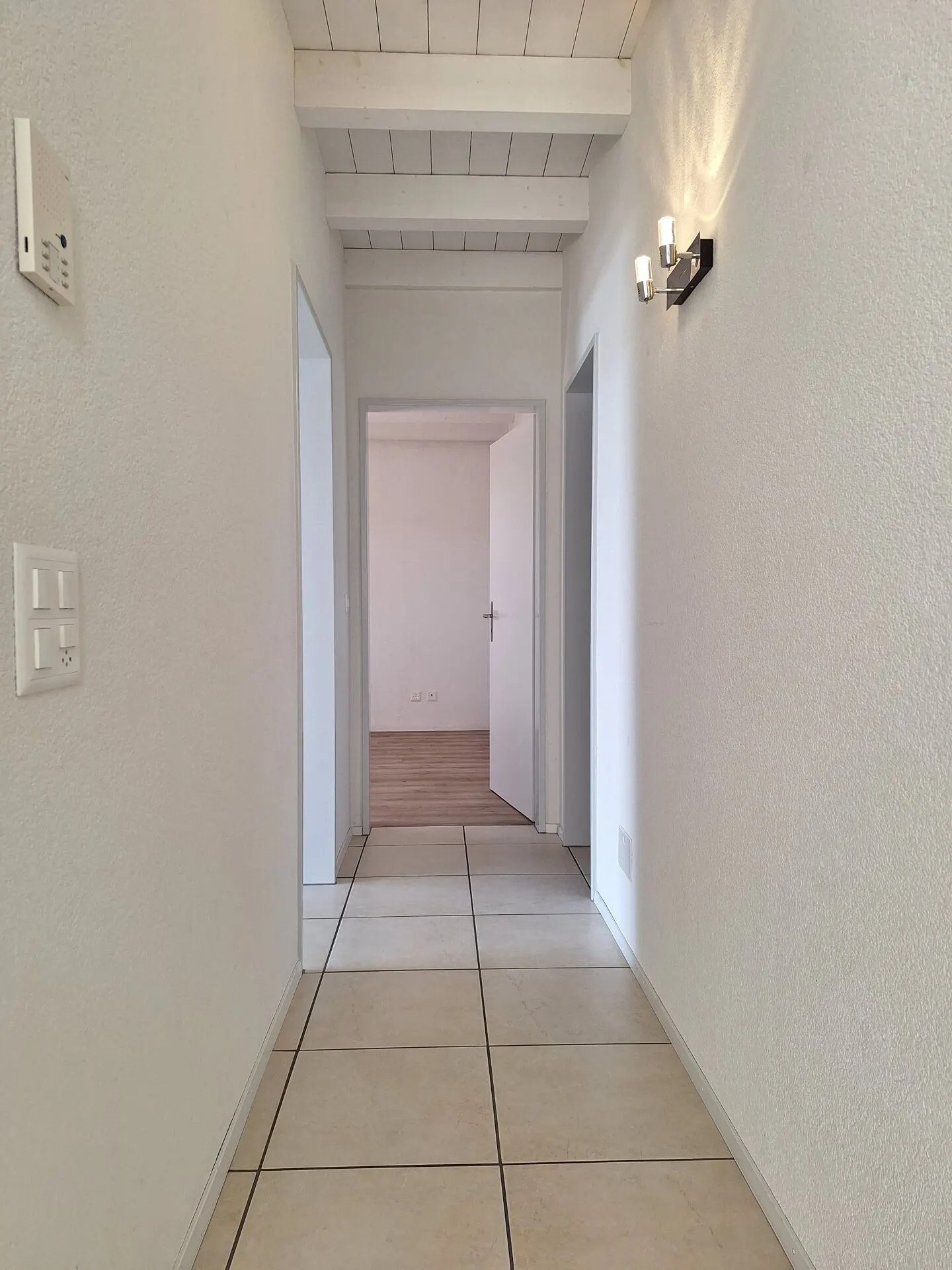 Vous cherchez un appartement de galerie de 3,5 pièces ? Jetez un œil ! - Photo 7 sur 9