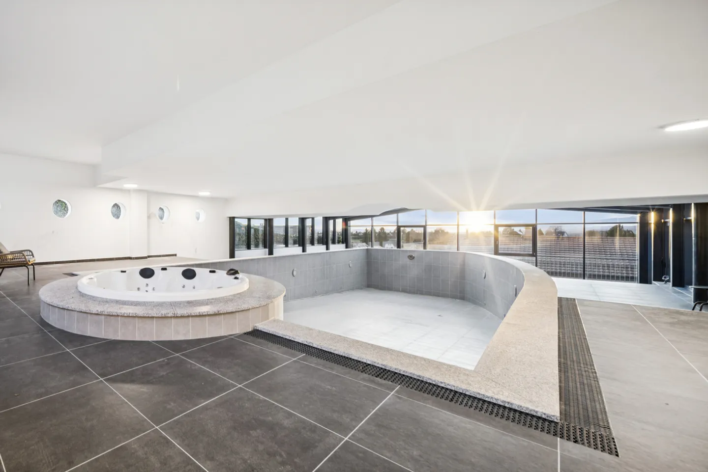 Villa eccezionale 8.5 stanze, vista lago e Alpi, 9 posti nel seminterrato - Foto 6 di 13