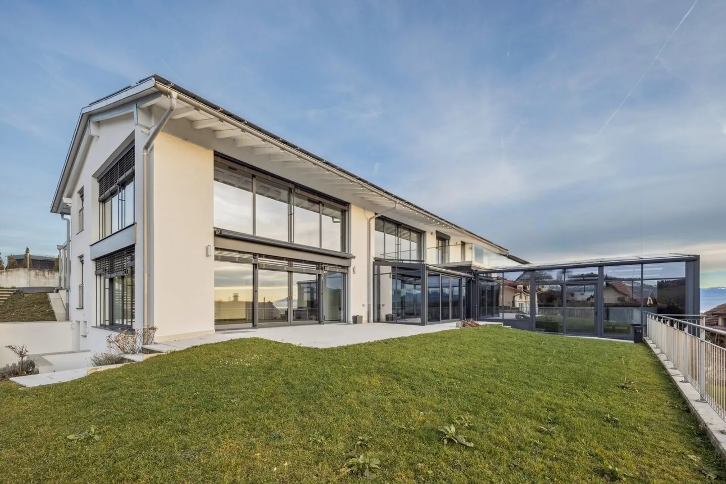 Villa eccezionale 8.5 stanze, vista lago e Alpi, 9 posti nel seminterrato - Foto 3 di 13