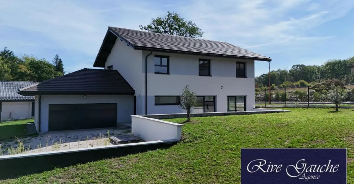 Casa con vista lago e campanile a Nernier (Francia) - Foto 1 di 13