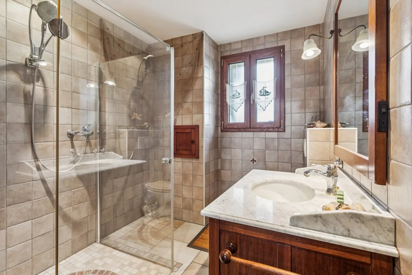 Superbe villa familiale avec piscine - Photo 10 sur 13