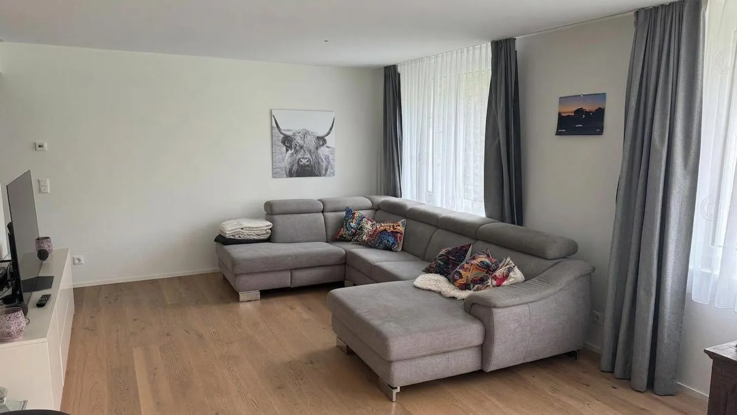 Bright and spacious 4.5-room apartment with terrace in Engelburg - Photo 5 of 11