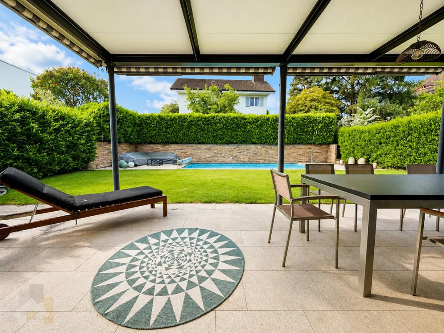 MODERNO, INDIPENDENTE CON VISTA LAGO E PISCINA RISCALDATA - Foto 2 di 24