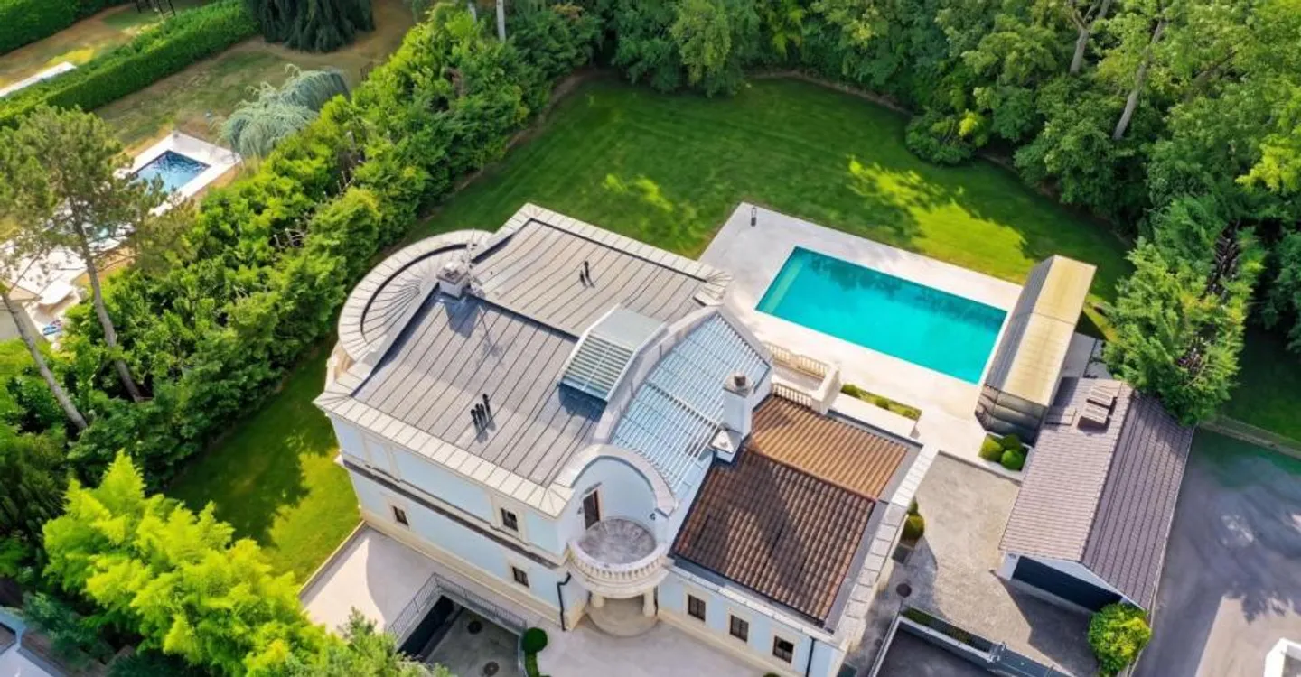 Luxury Villa in Vandoeuvres - Photo 2 of 12