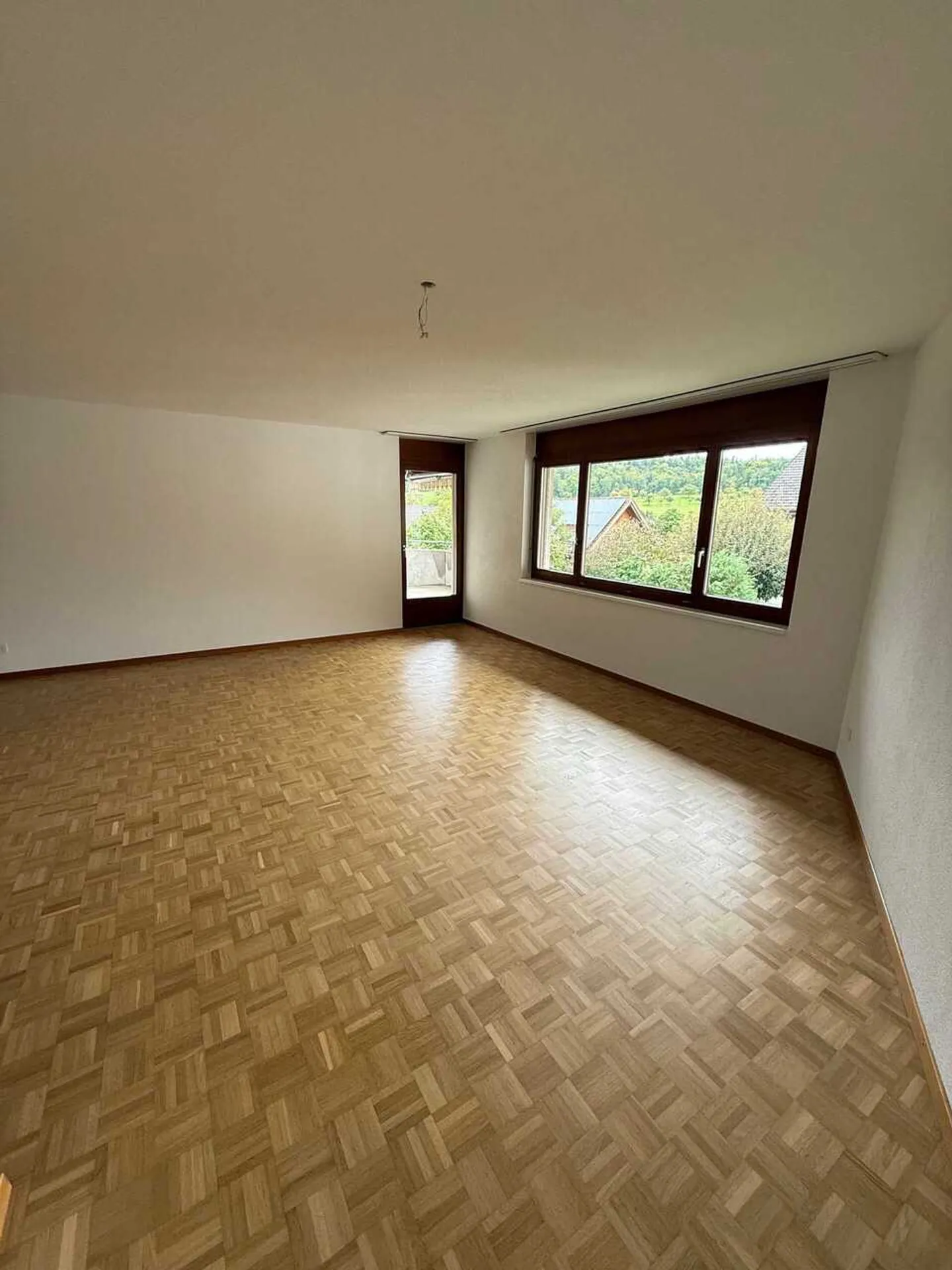 Helle 4.5-Zimmer-Wohnung mit Balkon - Foto 2 von 12