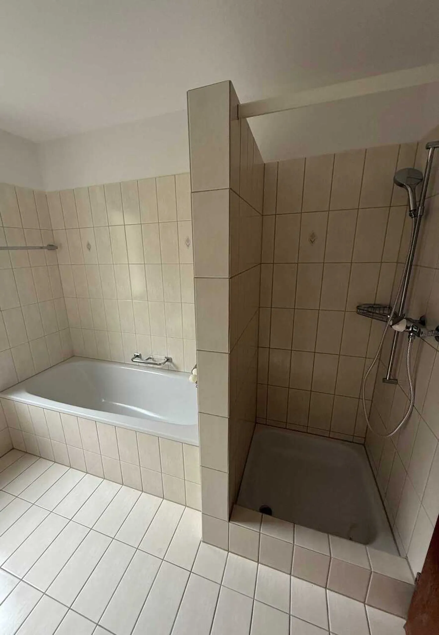 Helle 4.5-Zimmer-Wohnung mit Balkon - Foto 4 von 12