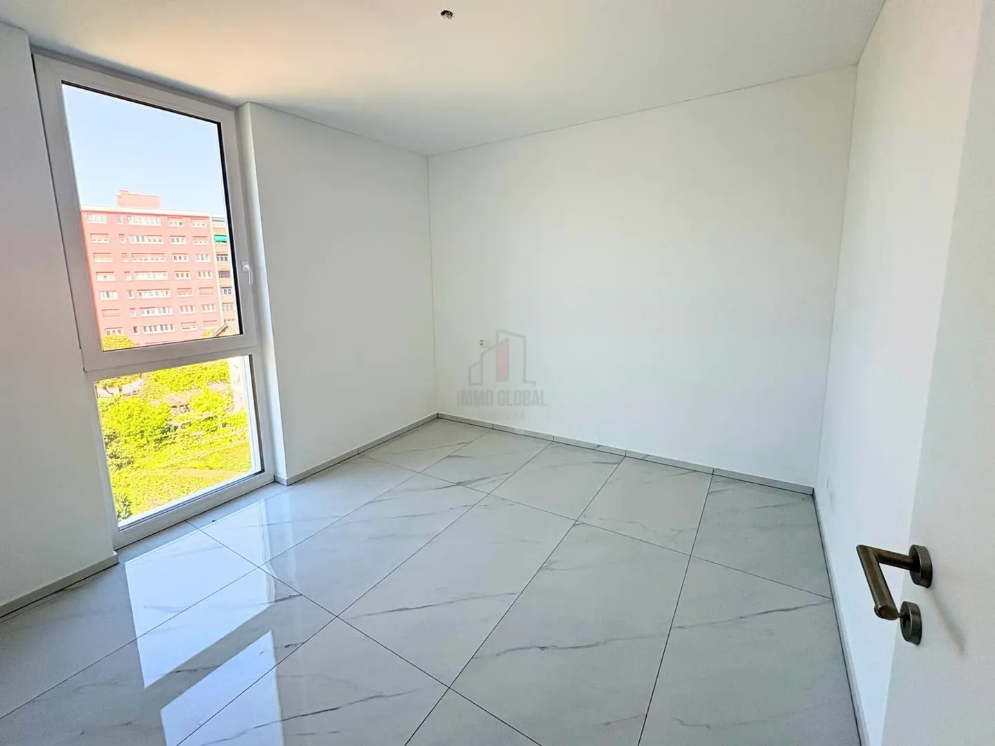 DESIGN, NATURAL LIGHT AND MODERN COMFORT - Photo 9 of 11