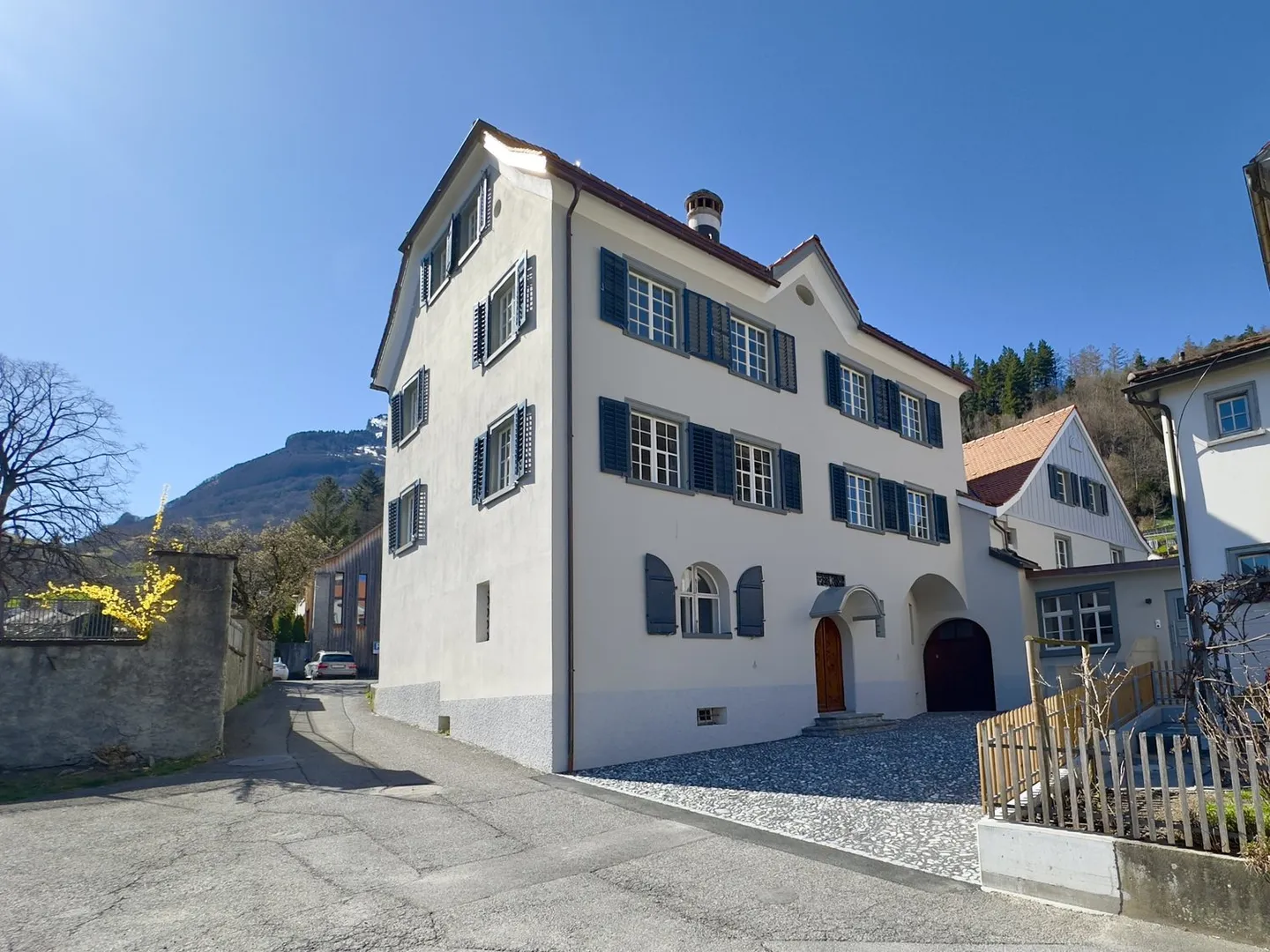 Villa al Kirchweg - la sede residenziale o commerciale rappresentativa nel Reno - Foto 1 di 13