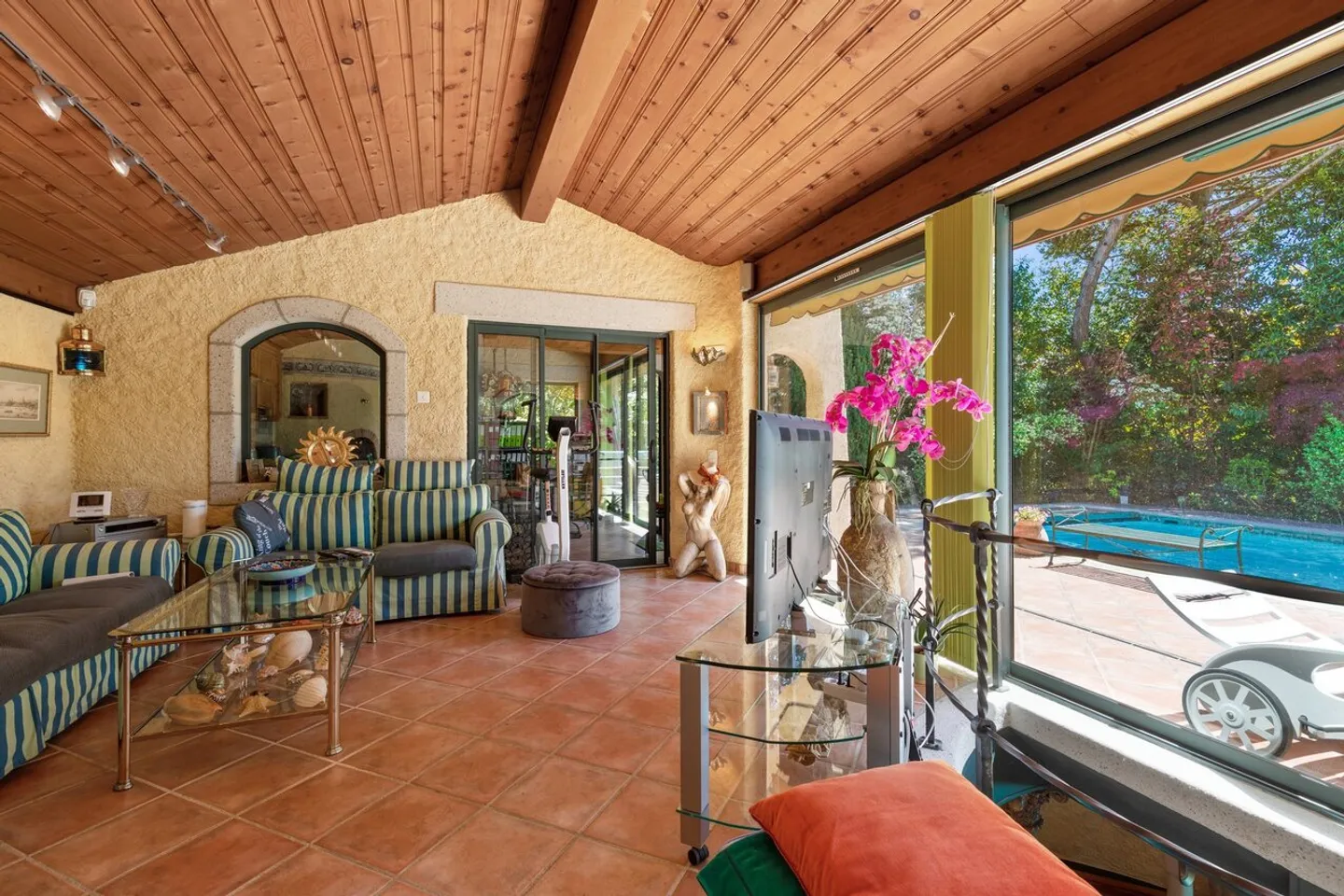 EXOTICA-Immobilie mit mediterranem Garten und Poolhaus - Foto 11 von 12