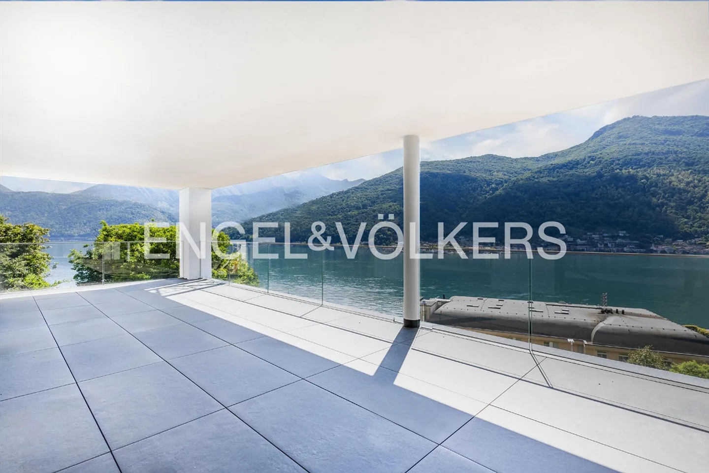 Prestigious property with lake view in Vico Morcote - Photo 1 of 13