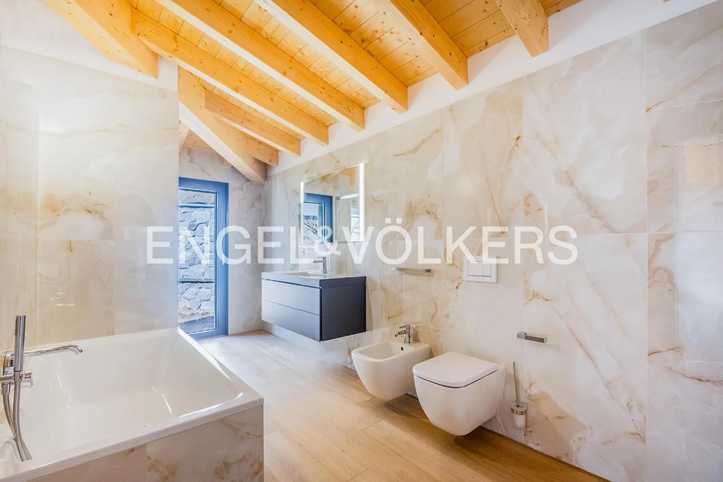 Prestigious property with lake view in Vico Morcote - Photo 12 of 13