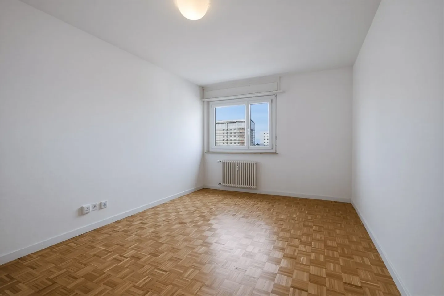 Charming 2-Room Apartment - Photo 3 of 7