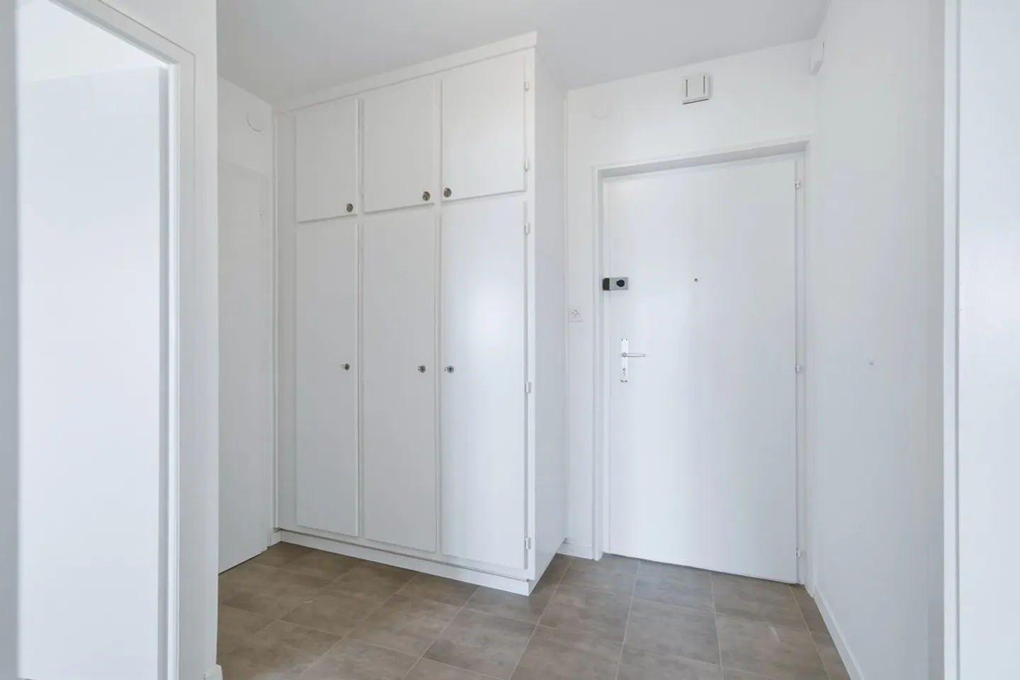 Charming 2-Room Apartment - Photo 4 of 7