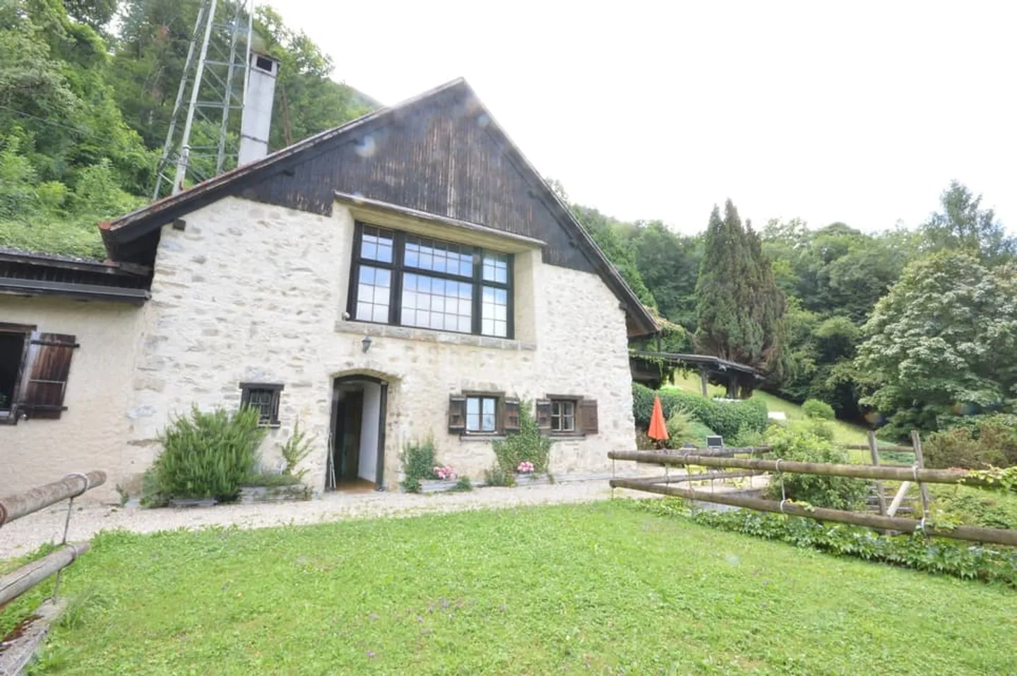 VILLA COUP DE COUR MIT PRÄCHTIGEM SEEBLICK - BESETZTE VIAGER OHNE RENTE FÜR EINE FESTE DAUER - Foto 8 von 12