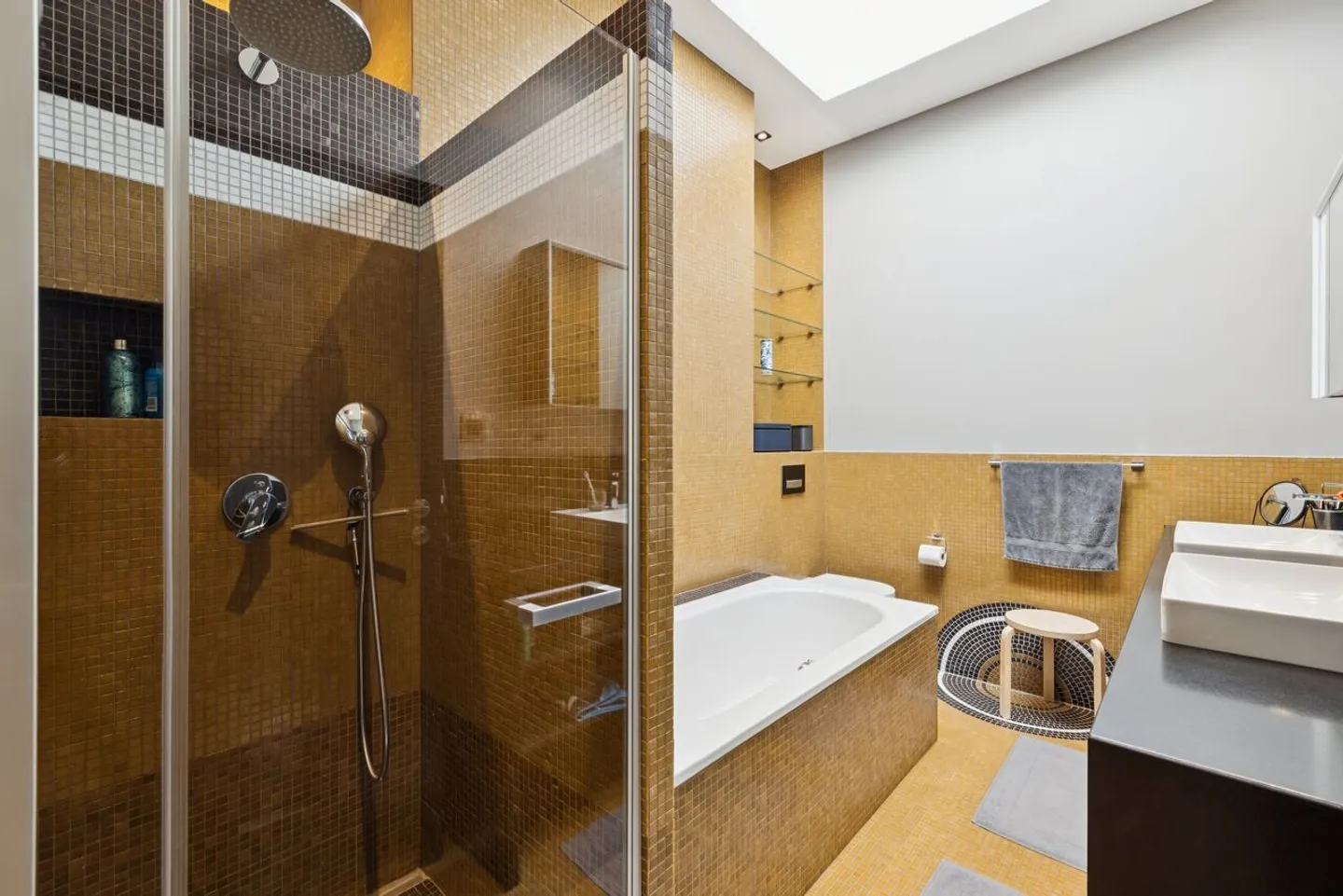 Charakter-Loft mit Aufzug und Dachterrasse - Foto 12 von 13