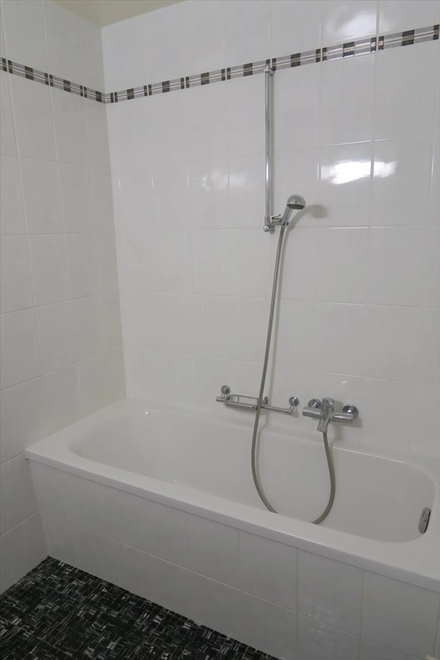 3.5 Room Apartment - Photo 9 of 12