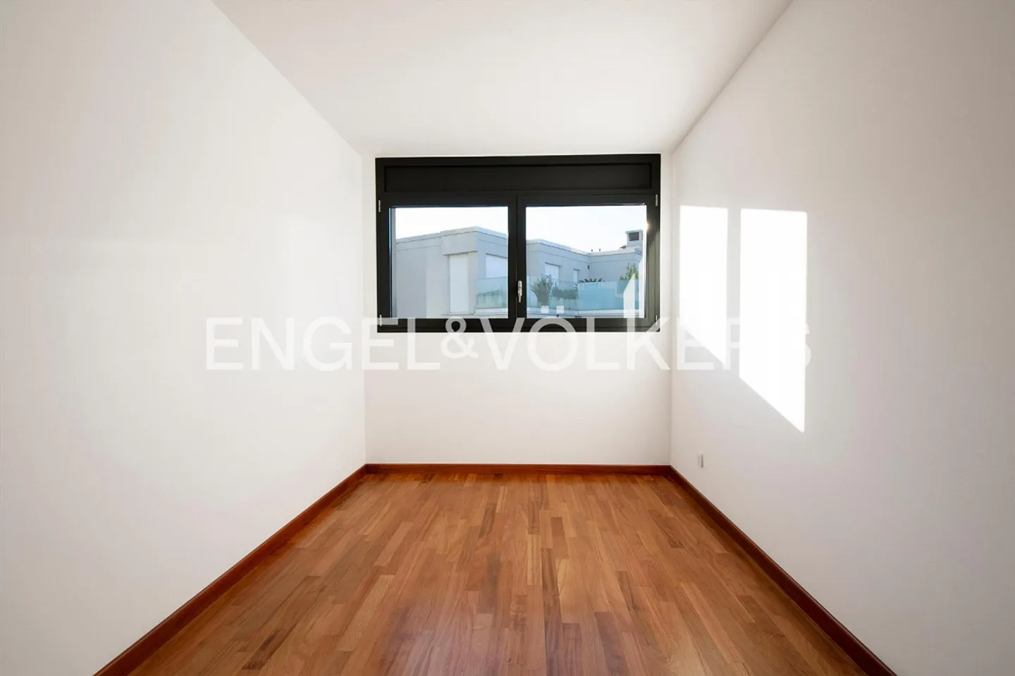 Appartamento moderno di 138 m2 a Paradiso con terrazza di 40 m2 - Foto 4 di 9