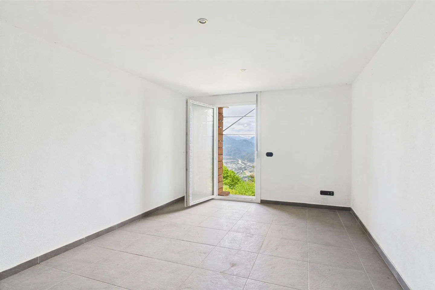 San Nazzaro - New construction in the green - Dream panoramic view! - Photo 16 of 26