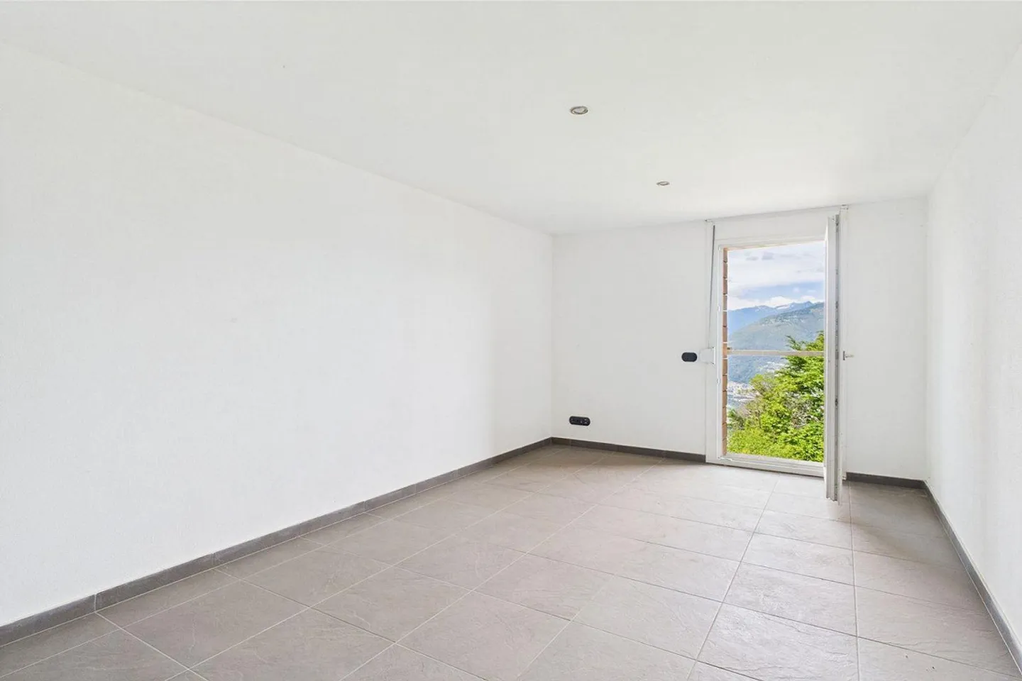 San Nazzaro - New construction in the green - Dream panoramic view! - Photo 14 of 26