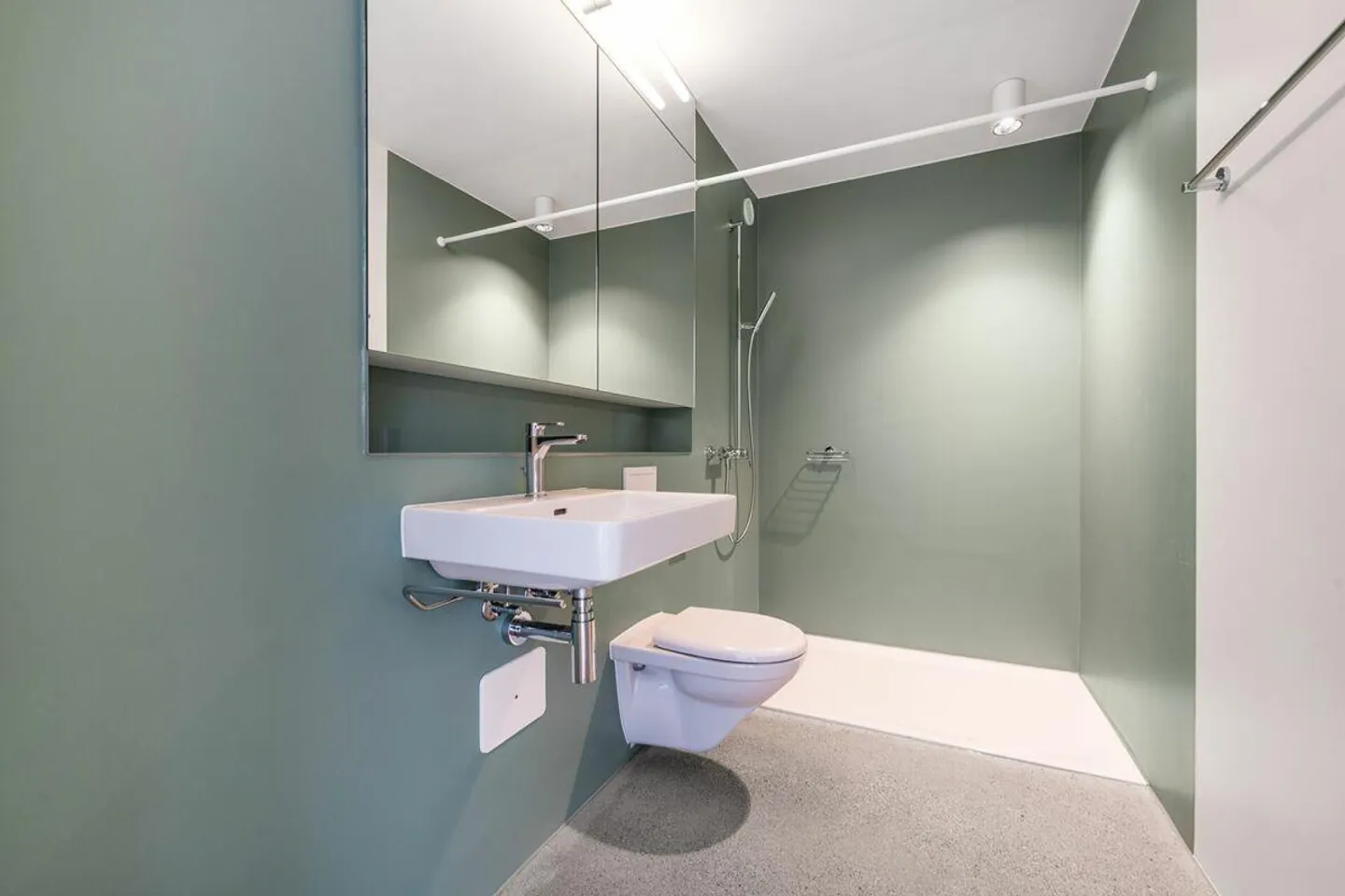 Your quiet, sunny oasis on the outskirts of the city. - Photo 7 of 10