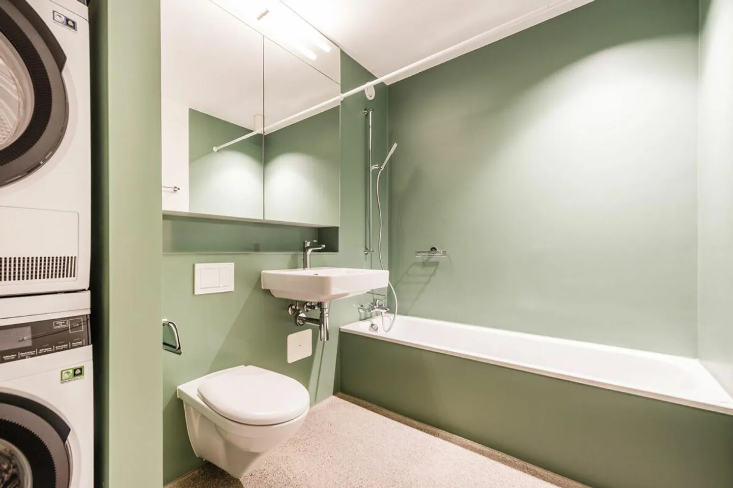 Your quiet, sunny oasis on the outskirts of the city. - Photo 8 of 10