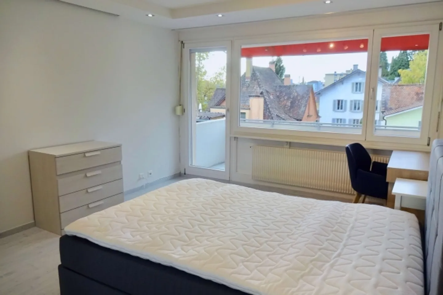 Chambre meublée dans un appartement partagé de 4 personnes avec grand salon et balcon - Photo 3 sur 13
