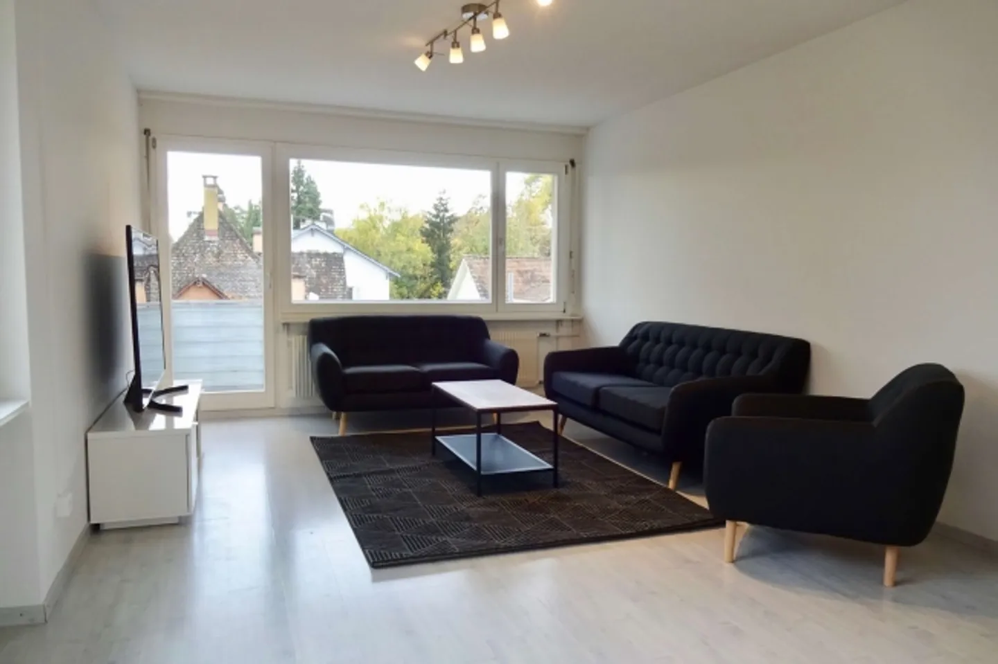 Chambre meublée dans un appartement partagé de 4 personnes avec grand salon et balcon - Photo 7 sur 13