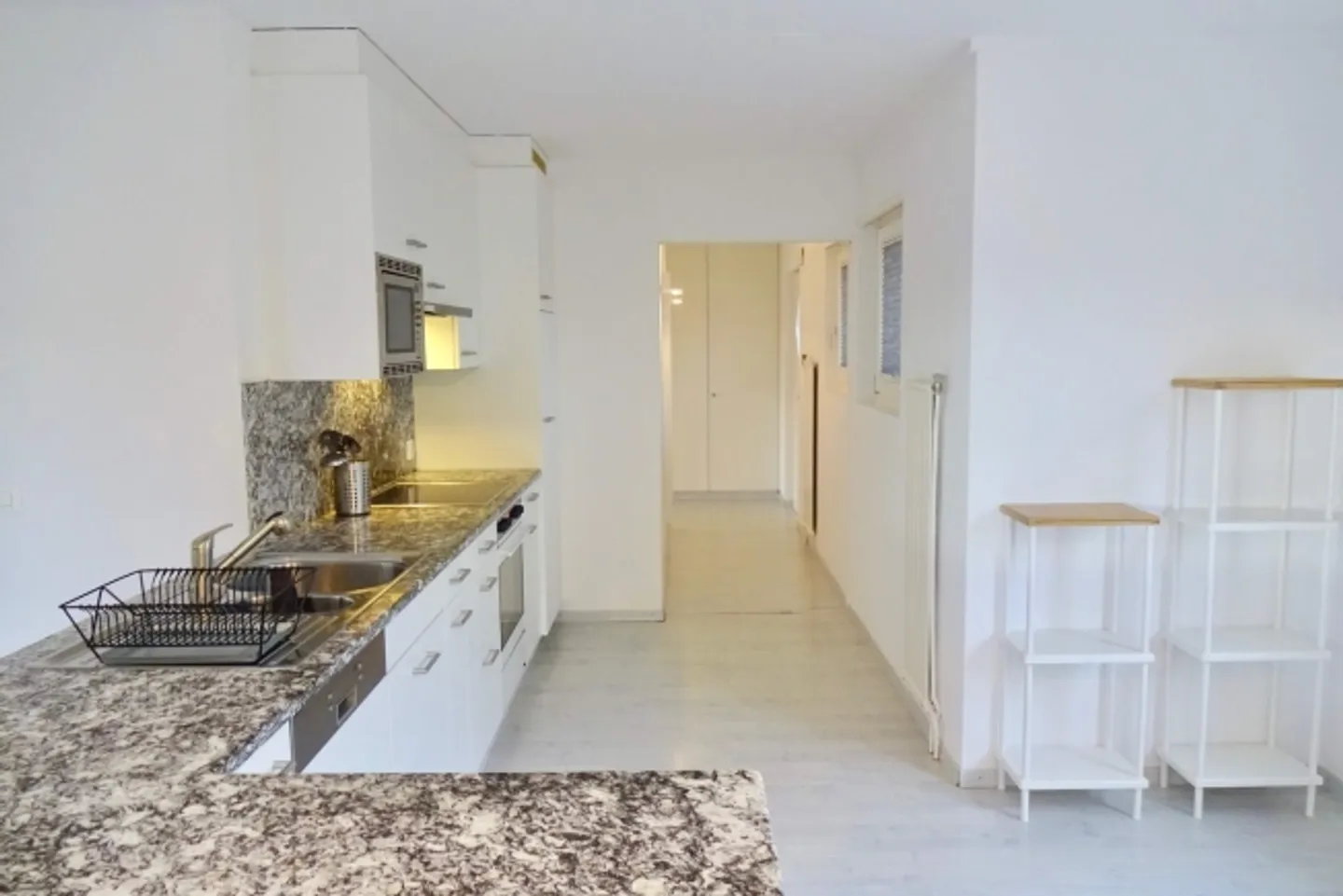 Chambre meublée dans un appartement partagé de 4 personnes avec grand salon et balcon - Photo 11 sur 13