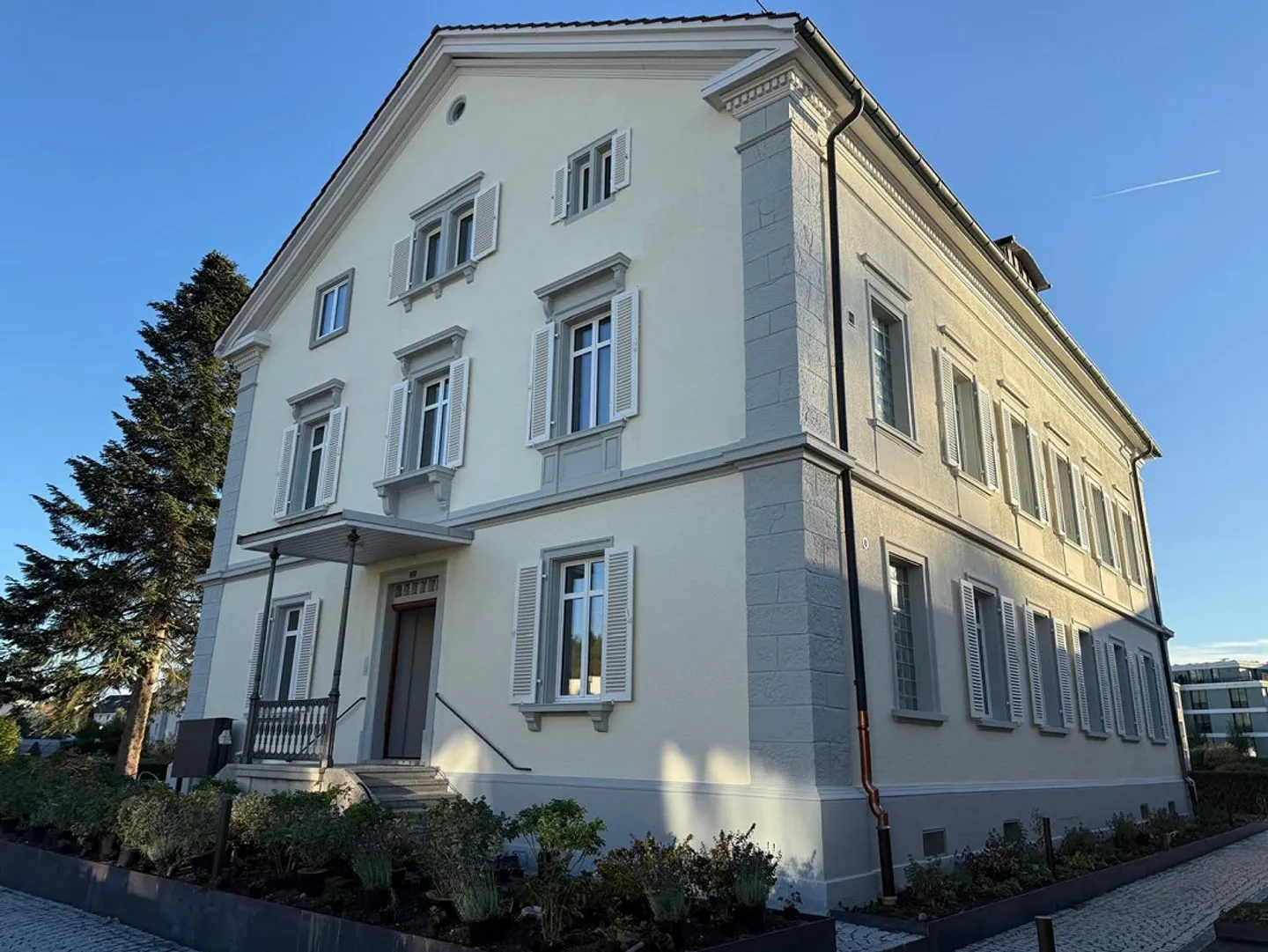 Stilvolles Penthouse in historischer Villa - Foto 1 von 11