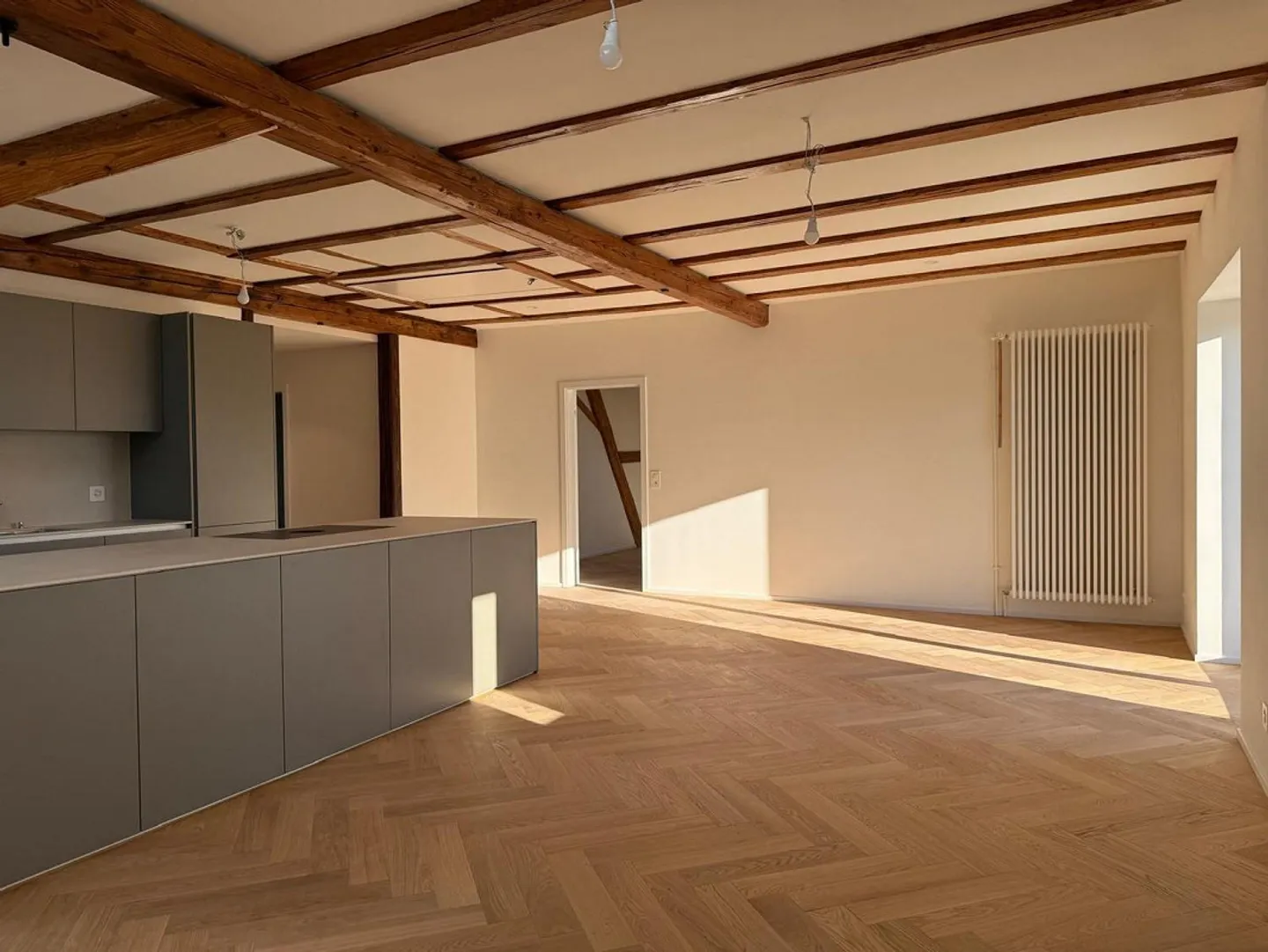 Stilvolles Penthouse in historischer Villa - Foto 3 von 11