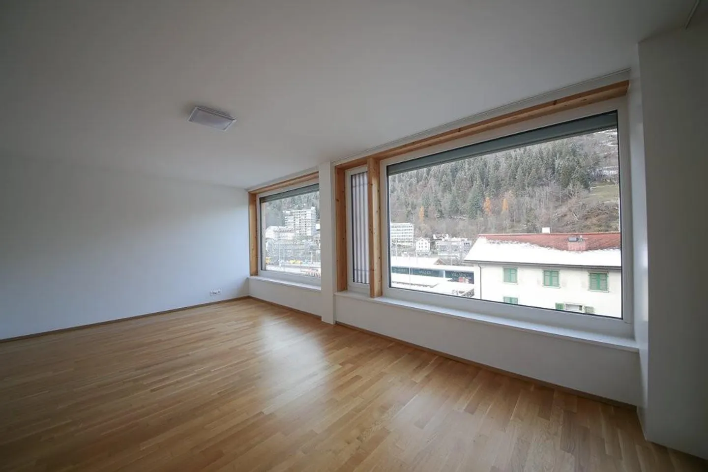 Zeitlose 3.5 Zimmer-Wohnung in Ilanz zu vermieten! - Foto 5 di 7