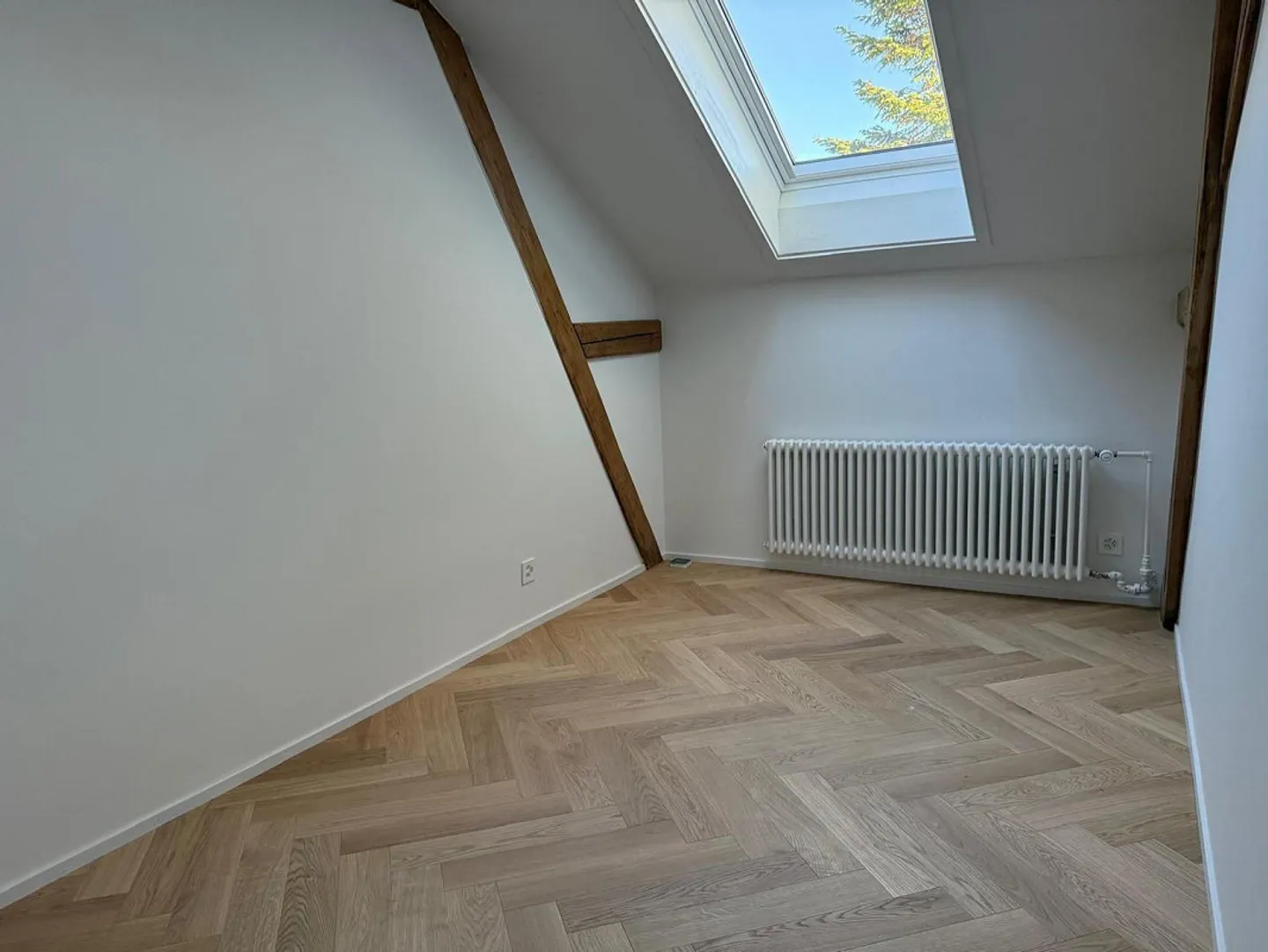 Stilvolles Penthouse in historischer Villa - Foto 6 von 11