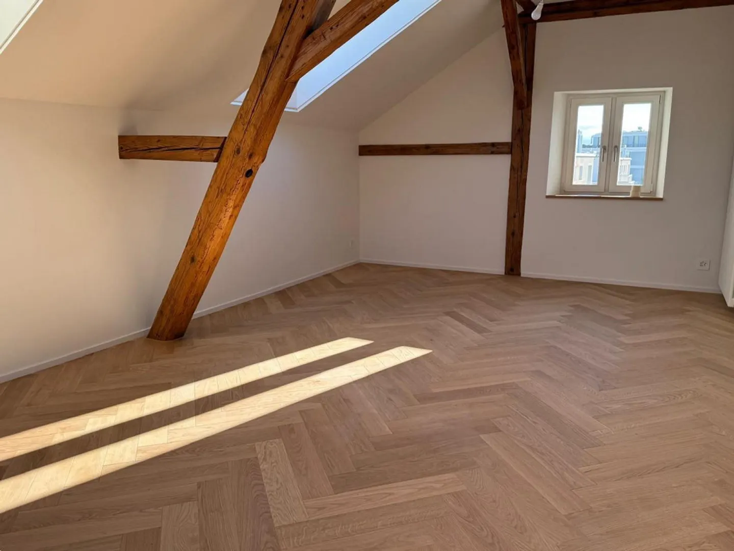 Stilvolles Penthouse in historischer Villa - Foto 8 von 11