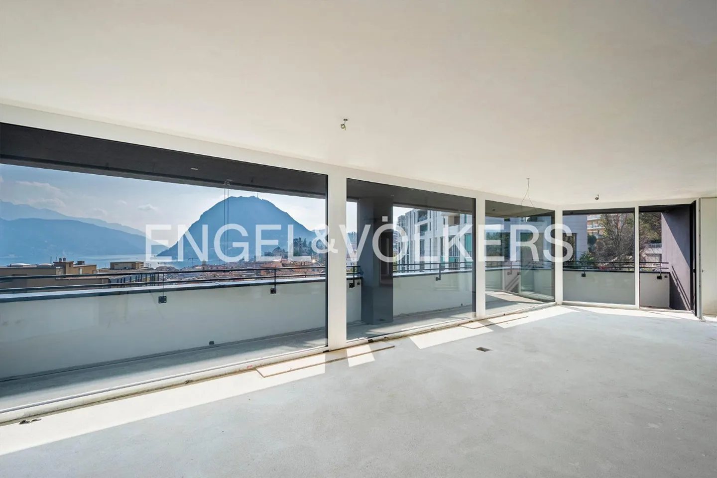 Brandneue Attika-Wohnung in Lugano - Foto 2 von 8