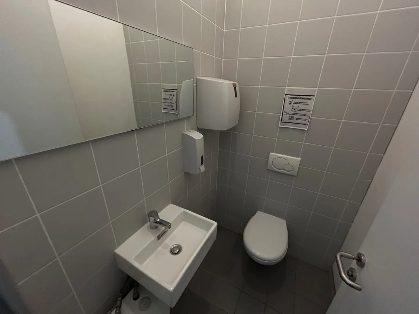 41 m² storage space for rent in Mendrisio with lifting platform - Photo 7 of 9