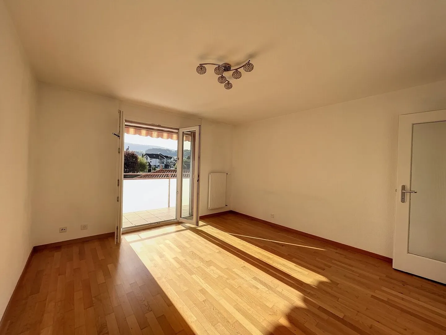 Appartement spacieux avec balcon - Photo 3 sur 11