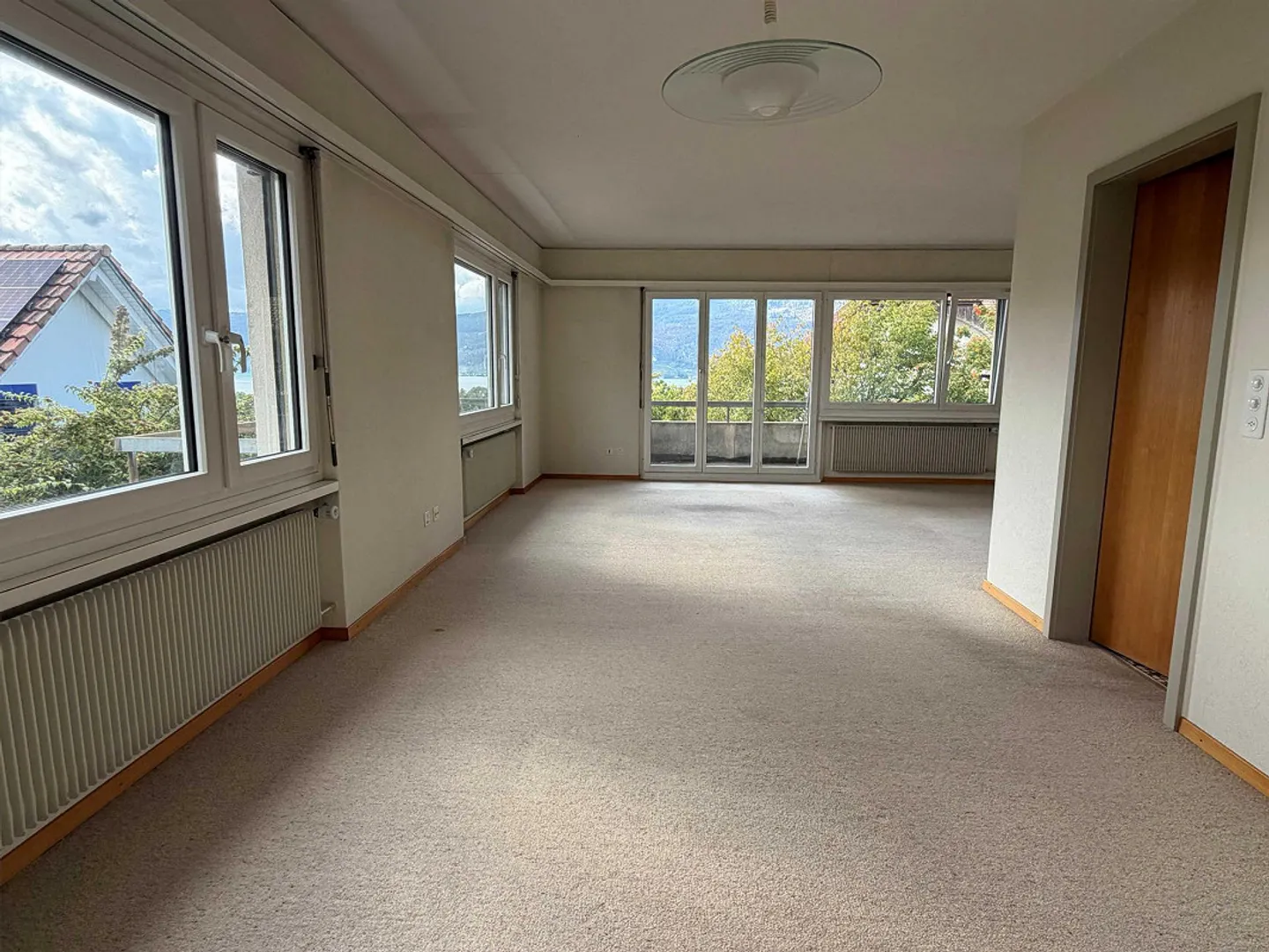Appartement calme dans la verdure avec vue fantastique sur le lac et le Jura - Photo 2 sur 4